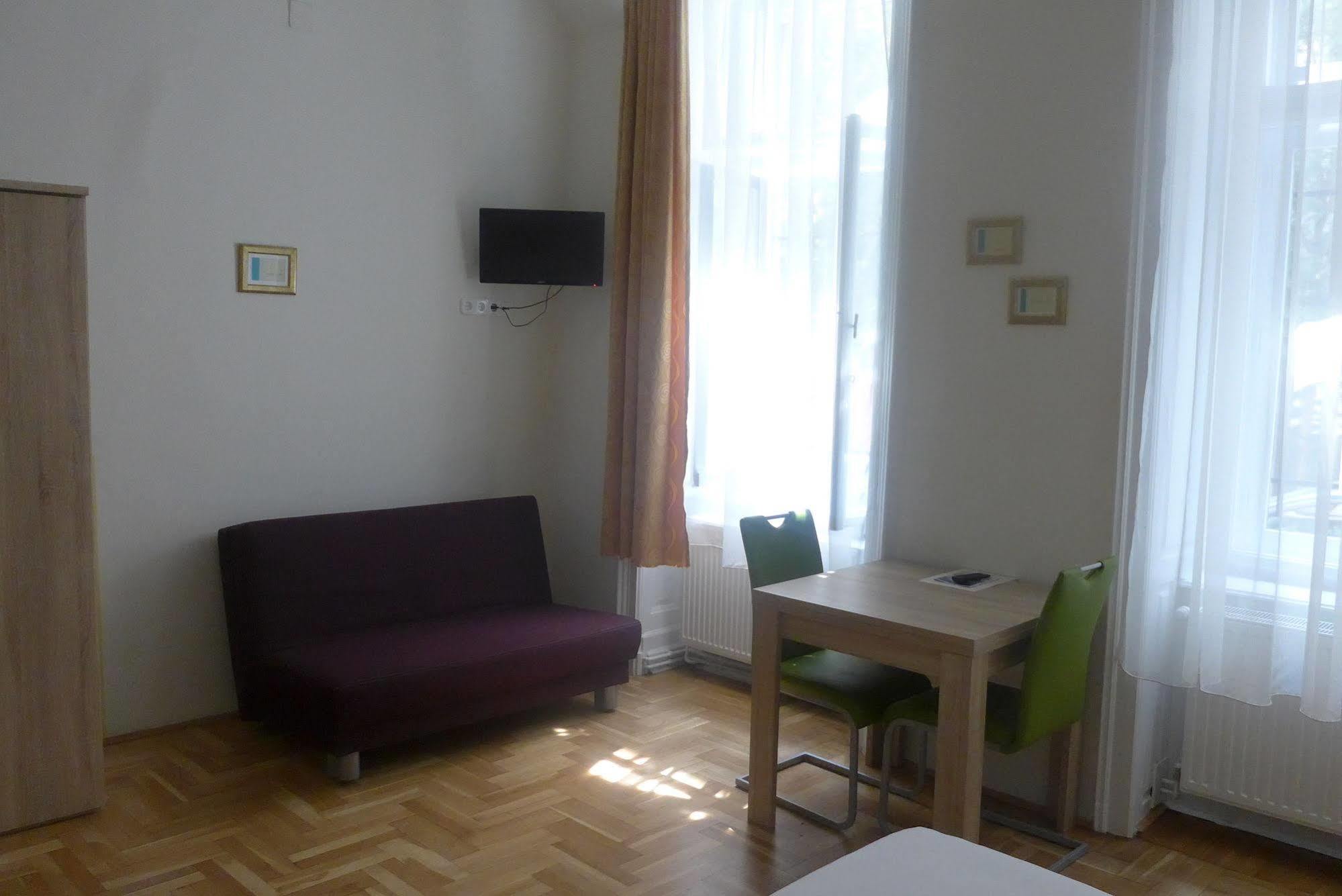 Amber Gardenview Downtown Aparthotel 3*