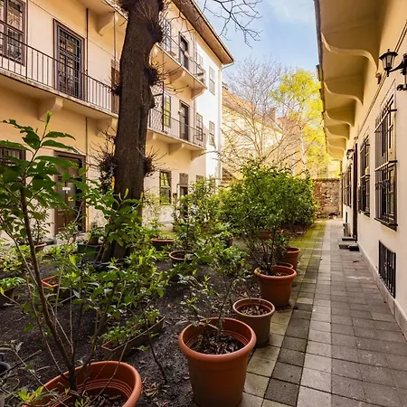 Amber Gardenview Studios Downtown Budapest Exterior photo