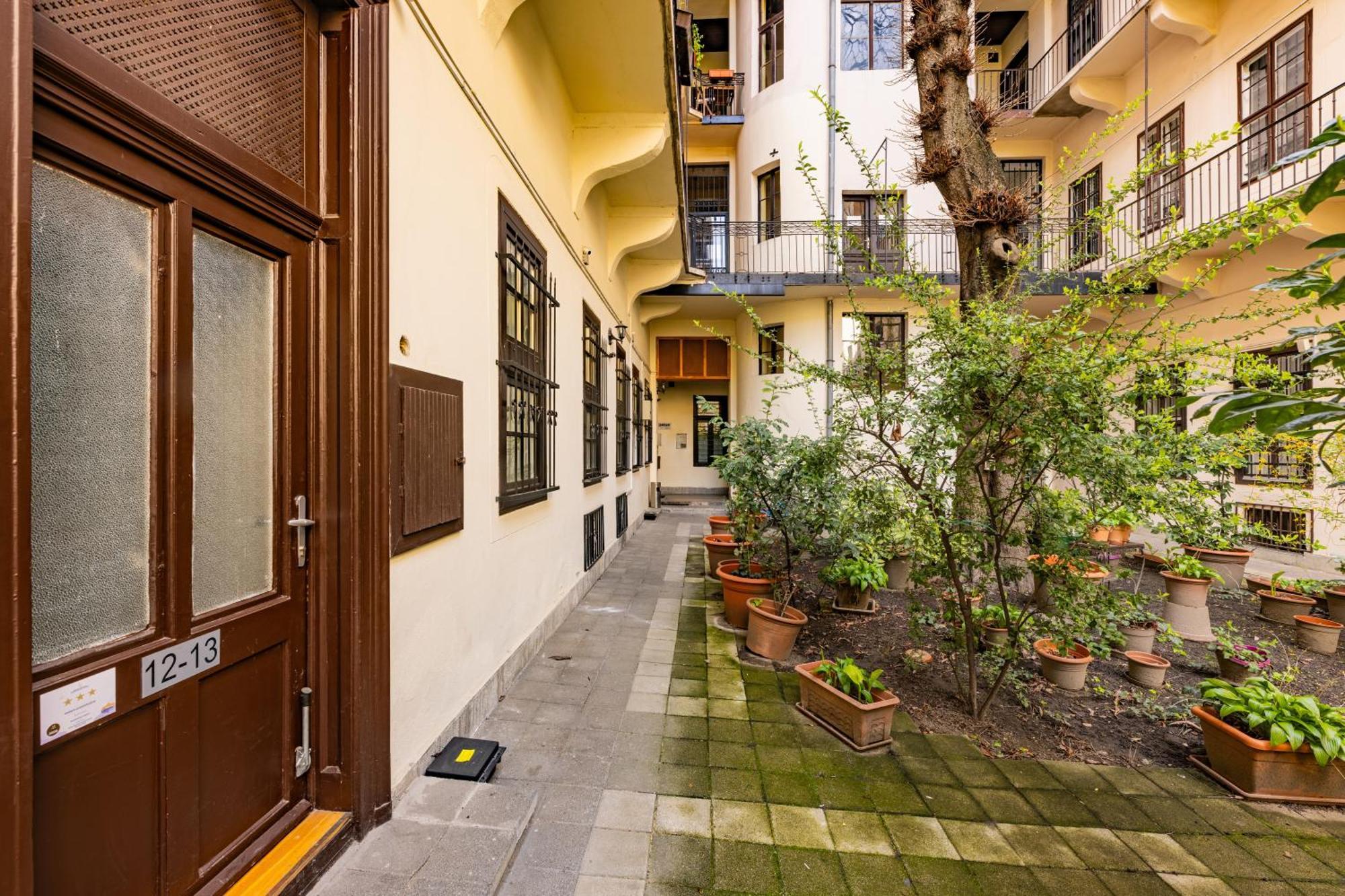 Amber Gardenview Aparthotel Budapest